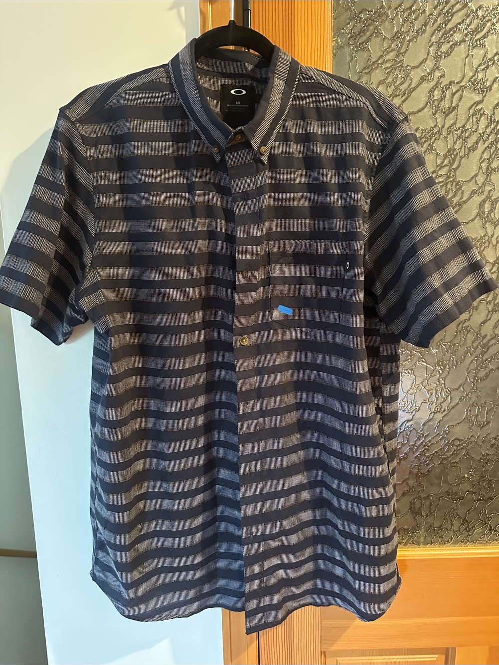 Oakley Men’s Short Sleeve Button-Down Shirt in Navy and Gray Stripes